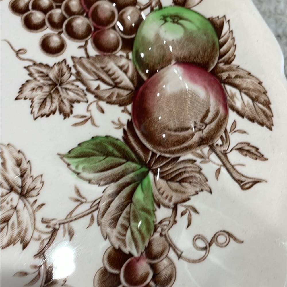 Vintage Johnson Brothers plates - Picture 2 of 4